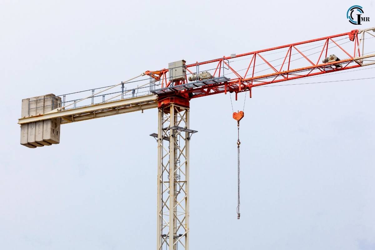 Key Differences Between Cranes vs. Manual Lifting | Insider Market Research