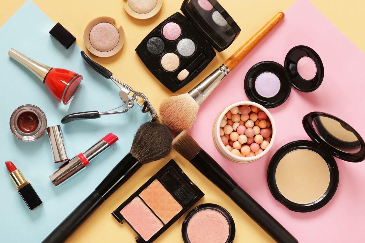 Top 5 Tips for Eye Makeup | Rise of the False Lashes Industry | Insider Market Research