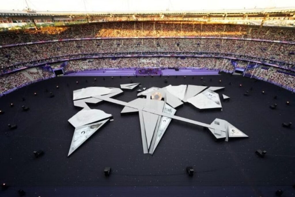 Hollywood Glamour and Sporting Triumphs Mark Paris Games Closing Ceremony